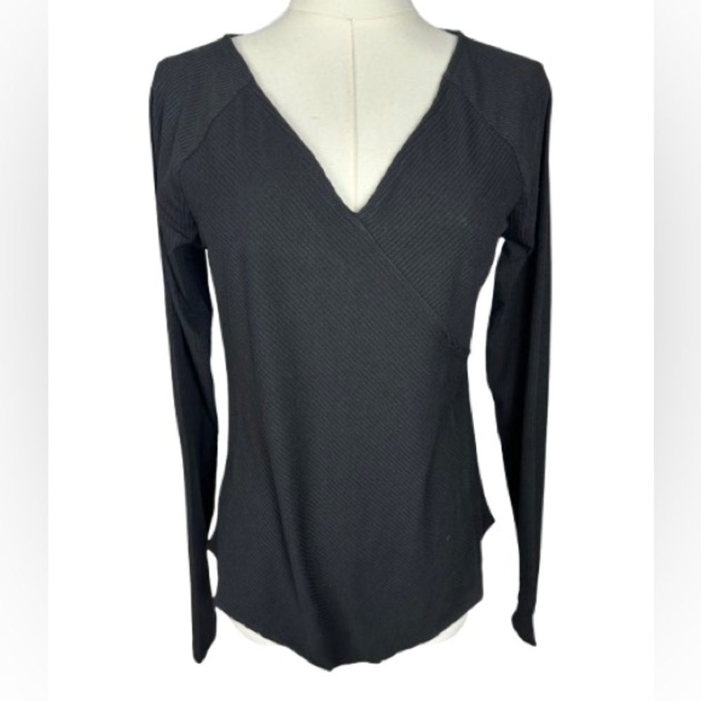 ❤️ SALE! 💙 A Pea in the Pod Black Long-Sleeve V-Neck Bodysuit